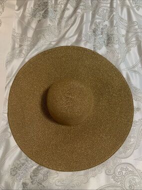 Elegant Wide-Brim Straw Sun Hat in Tan